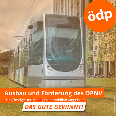 Eine Straßenbahn. Ausbau und Förderung des ÖPNV. Für günstige und intelligente Mobilitätsangebote