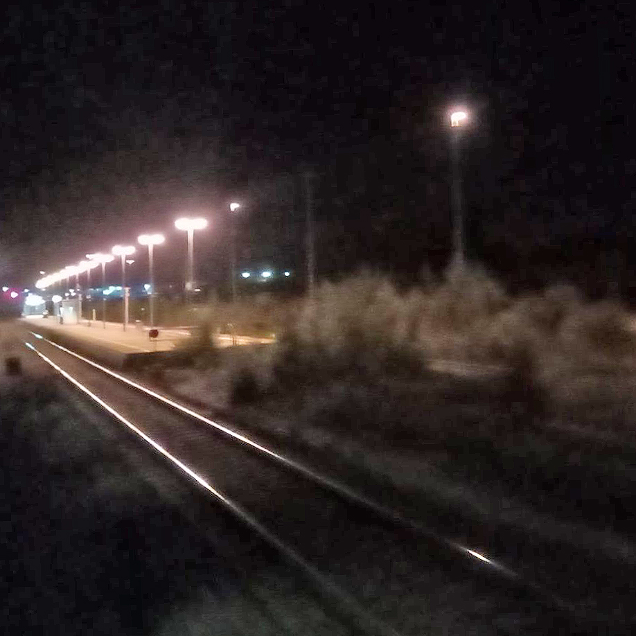 Bahnhofseinfahrt bei Nacht Bahnhofseinfahrt bei Nacht